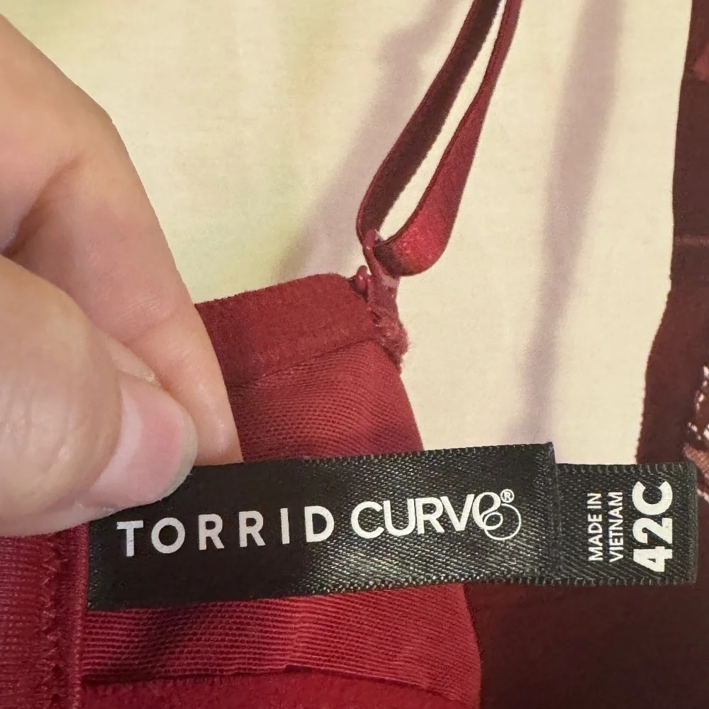 Torrid Curve Perfect T-Shirt Push-Up Bra Dark Red Lace Size 42C - Picture 2 of 6